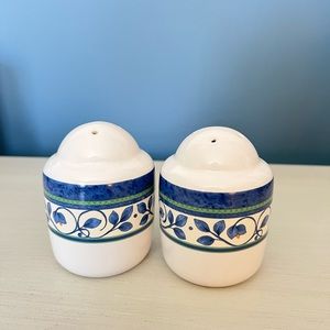 Pfaltzgraff Thailand Salt & Pepper Shaker Pair